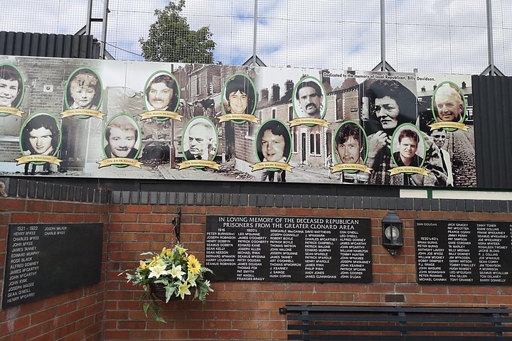Explorez les murales et les Murs de la Paix de Belfast lors d'une visite privée en taxi avec un guide local, photo 590 | wizardtrip
