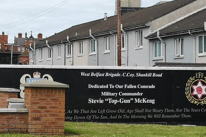 Explorez les murales et les Murs de la Paix de Belfast lors d'une visite privée en taxi avec un guide local, photo 594 | wizardtrip