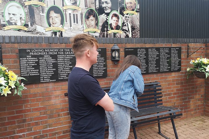 Explorez les murales et les Murs de la Paix de Belfast lors d'une visite privée en taxi avec un guide local, photo 605 | wizardtrip