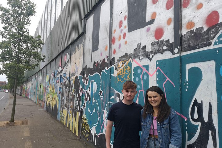 Explorez les murales et les Murs de la Paix de Belfast lors d'une visite privée en taxi avec un guide local, photo 608 | wizardtrip