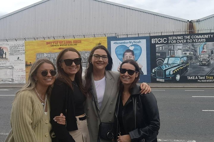 Explorez les murales et les Murs de la Paix de Belfast lors d'une visite privée en taxi avec un guide local, photo 611 | wizardtrip