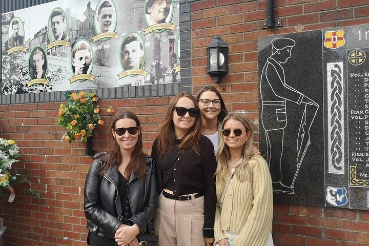 Explorez les murales et les Murs de la Paix de Belfast lors d'une visite privée en taxi avec un guide local, photo 613 | wizardtrip