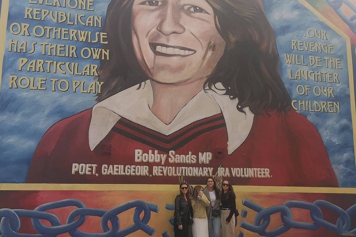 Explorez les murales et les Murs de la Paix de Belfast lors d'une visite privée en taxi avec un guide local, photo 618 | wizardtrip
