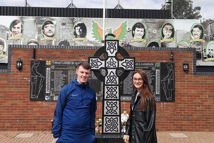 Explorez les murales et les Murs de la Paix de Belfast lors d'une visite privée en taxi avec un guide local, photo 649 | wizardtrip