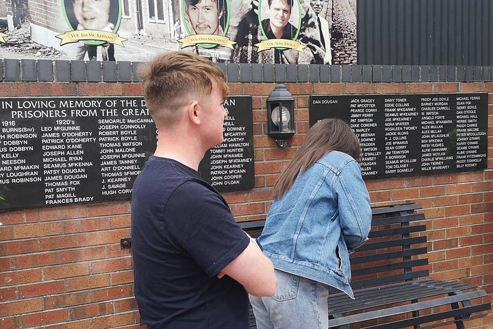 Explorez les murales et les Murs de la Paix de Belfast lors d'une visite privée en taxi avec un guide local, photo 651 | wizardtrip
