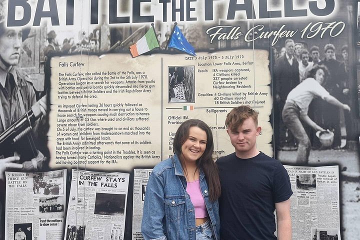 Explorez les murales et les Murs de la Paix de Belfast lors d'une visite privée en taxi avec un guide local, photo 652 | wizardtrip