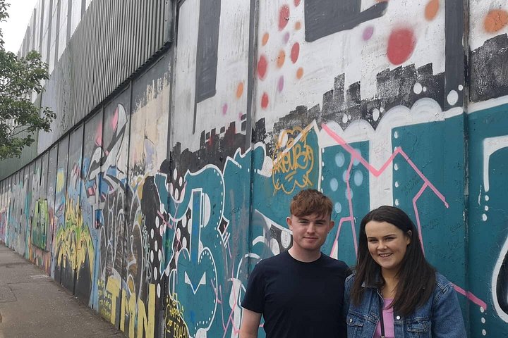Explorez les murales et les Murs de la Paix de Belfast lors d'une visite privée en taxi avec un guide local, photo 654 | wizardtrip
