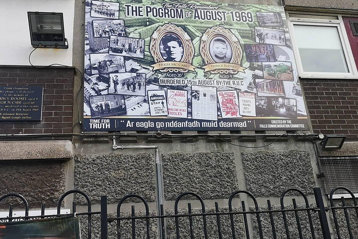 Explorez les murales et les Murs de la Paix de Belfast lors d'une visite privée en taxi avec un guide local, photo 656 | wizardtrip