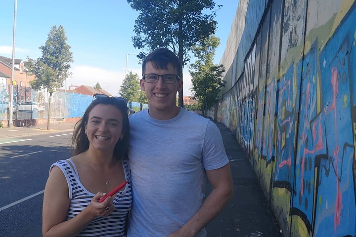 Explorez les murales et les Murs de la Paix de Belfast lors d'une visite privée en taxi avec un guide local, photo 664 | wizardtrip