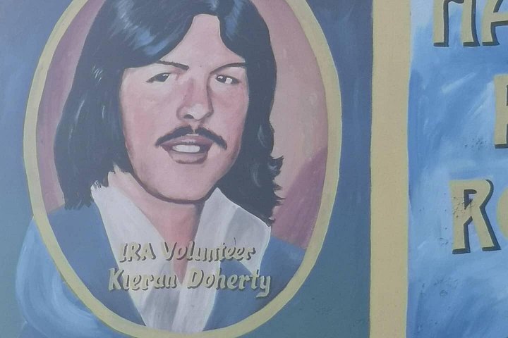 Explorez les murales et les Murs de la Paix de Belfast lors d'une visite privée en taxi avec un guide local, photo 670 | wizardtrip