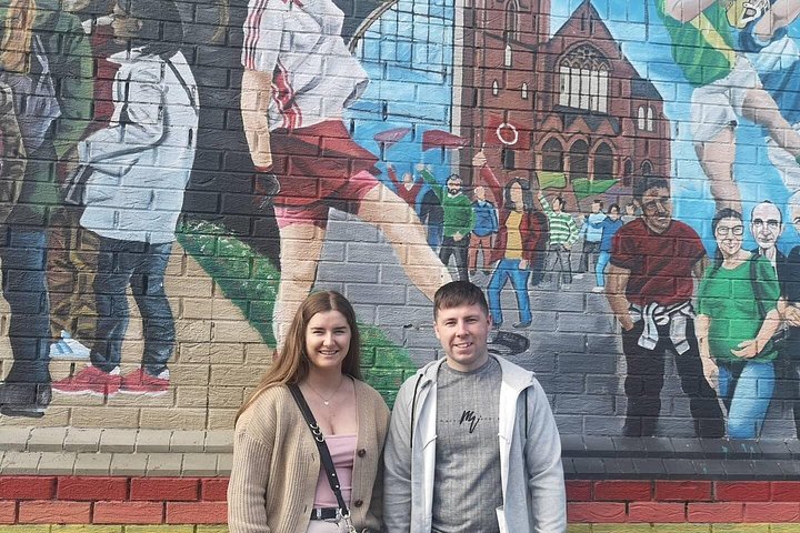 Explorez les murales et les Murs de la Paix de Belfast lors d'une visite privée en taxi avec un guide local, photo 675 | wizardtrip