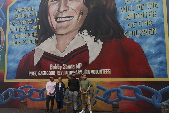 Explorez les murales et les Murs de la Paix de Belfast lors d'une visite privée en taxi avec un guide local, photo 680 | wizardtrip