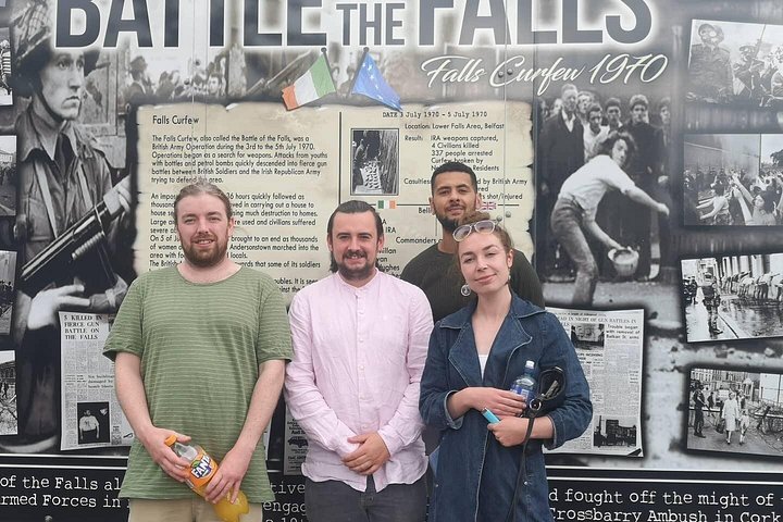 Explorez les murales et les Murs de la Paix de Belfast lors d'une visite privée en taxi avec un guide local, photo 681 | wizardtrip