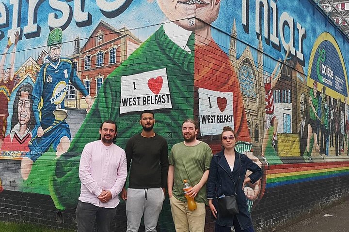 Explorez les murales et les Murs de la Paix de Belfast lors d'une visite privée en taxi avec un guide local, photo 685 | wizardtrip