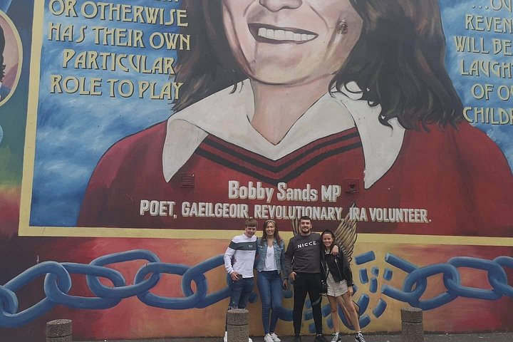 Explorez les murales et les Murs de la Paix de Belfast lors d'une visite privée en taxi avec un guide local, photo 690 | wizardtrip
