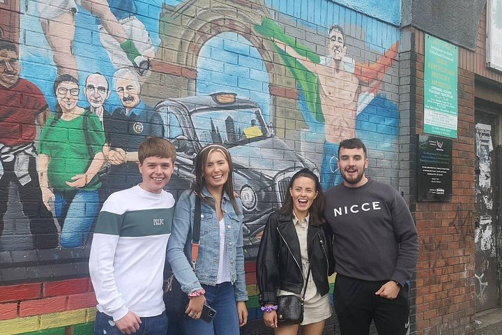 Explorez les murales et les Murs de la Paix de Belfast lors d'une visite privée en taxi avec un guide local, photo 694 | wizardtrip