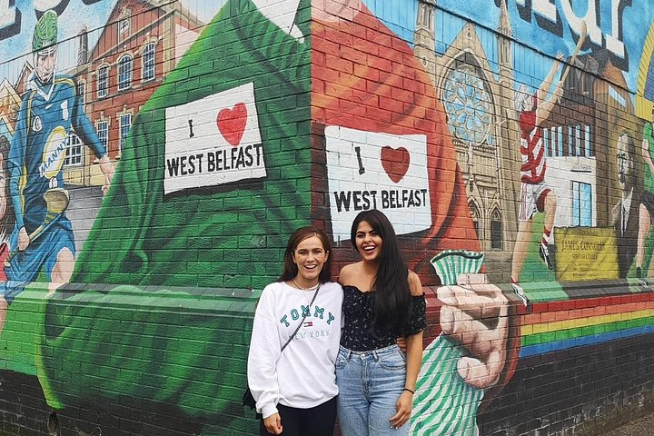 Explorez les murales et les Murs de la Paix de Belfast lors d'une visite privée en taxi avec un guide local, photo 701 | wizardtrip