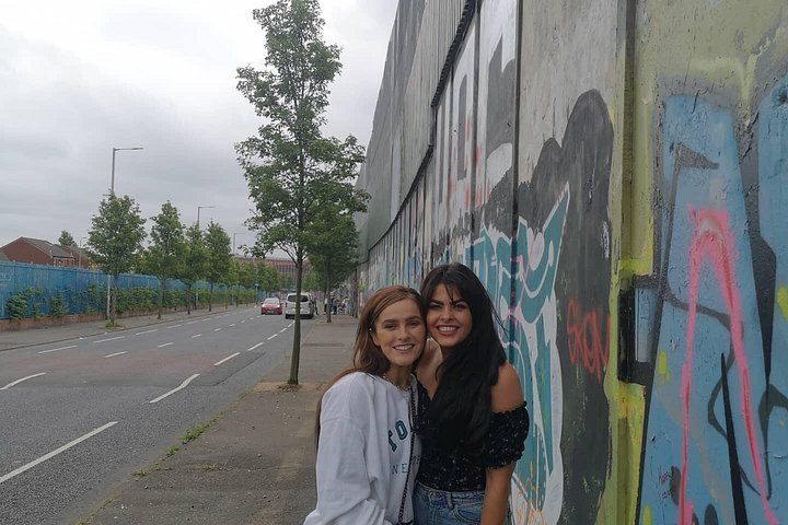 Explorez les murales et les Murs de la Paix de Belfast lors d'une visite privée en taxi avec un guide local, photo 704 | wizardtrip