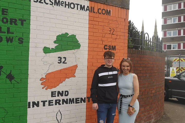 Explorez les murales et les Murs de la Paix de Belfast lors d'une visite privée en taxi avec un guide local, photo 706 | wizardtrip