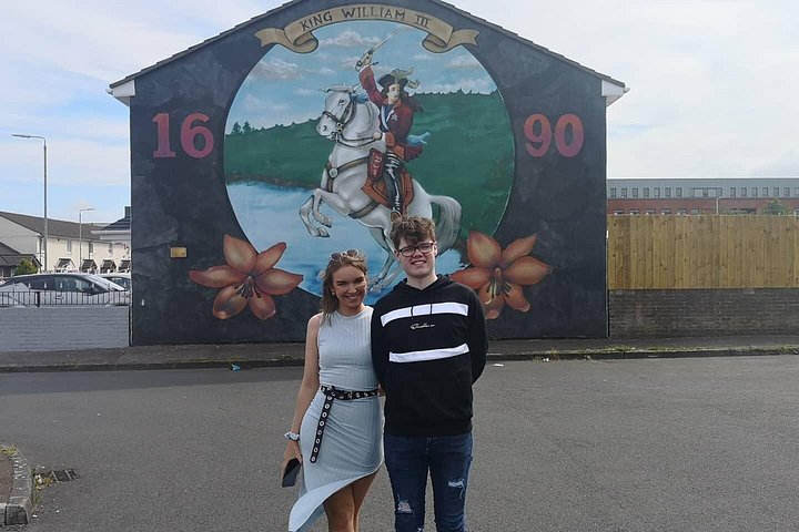 Explorez les murales et les Murs de la Paix de Belfast lors d'une visite privée en taxi avec un guide local, photo 712 | wizardtrip