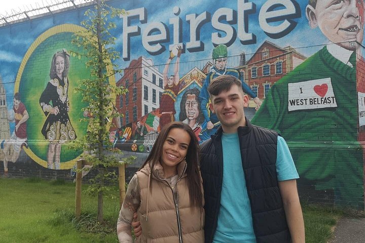 Explorez les murales et les Murs de la Paix de Belfast lors d'une visite privée en taxi avec un guide local, photo 719 | wizardtrip