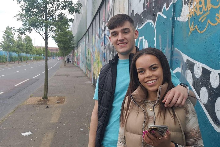 Explorez les murales et les Murs de la Paix de Belfast lors d'une visite privée en taxi avec un guide local, photo 720 | wizardtrip