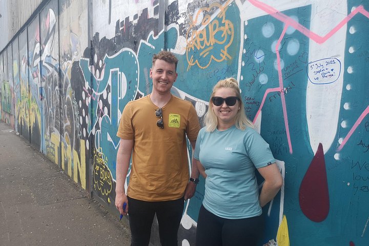 Explorez les murales et les Murs de la Paix de Belfast lors d'une visite privée en taxi avec un guide local, photo 726 | wizardtrip