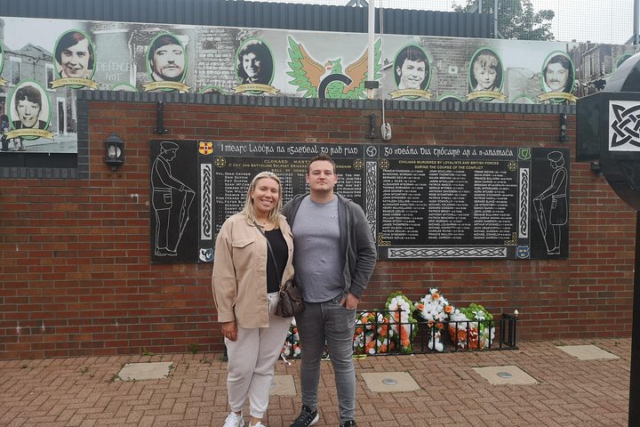 Explorez les murales et les Murs de la Paix de Belfast lors d'une visite privée en taxi avec un guide local, photo 730 | wizardtrip
