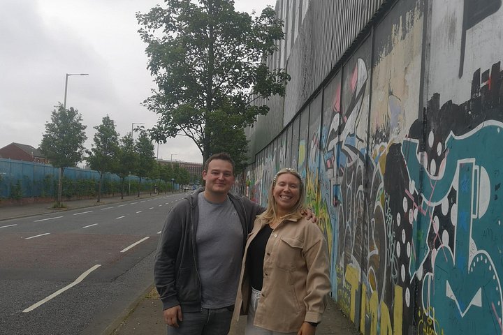 Explorez les murales et les Murs de la Paix de Belfast lors d'une visite privée en taxi avec un guide local, photo 732 | wizardtrip