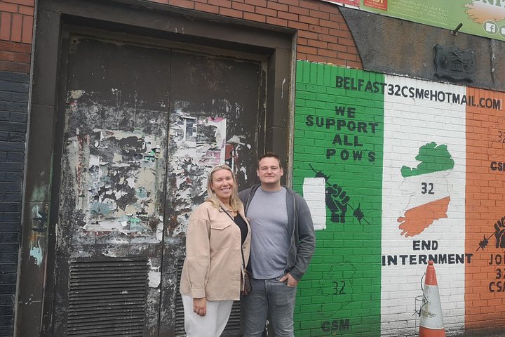 Explorez les murales et les Murs de la Paix de Belfast lors d'une visite privée en taxi avec un guide local, photo 734 | wizardtrip