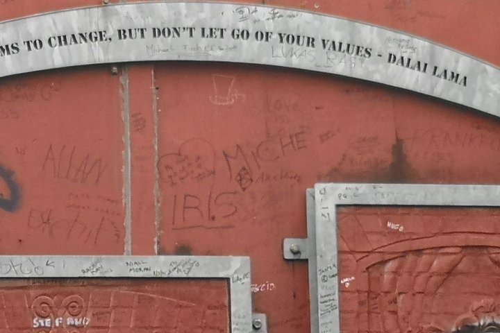 Explorez les murales et les Murs de la Paix de Belfast lors d'une visite privée en taxi avec un guide local, photo 735 | wizardtrip