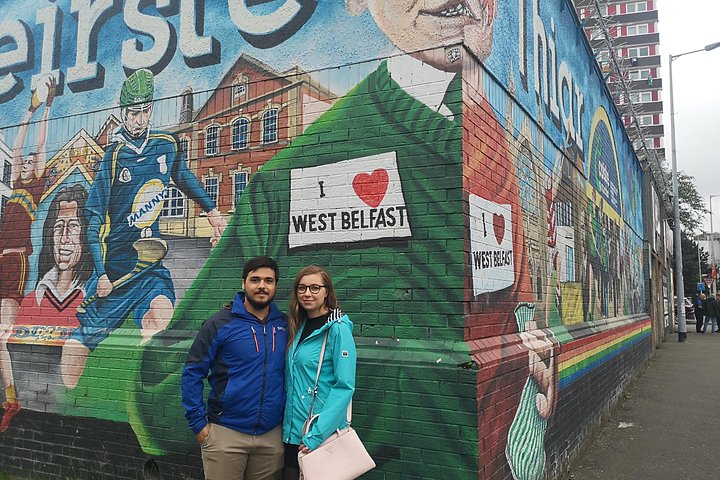 Explorez les murales et les Murs de la Paix de Belfast lors d'une visite privée en taxi avec un guide local, photo 740 | wizardtrip