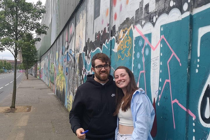 Explorez les murales et les Murs de la Paix de Belfast lors d'une visite privée en taxi avec un guide local, photo 749 | wizardtrip