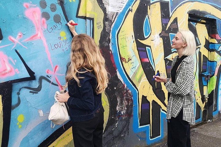 Explorez les murales et les Murs de la Paix de Belfast lors d'une visite privée en taxi avec un guide local, photo 756 | wizardtrip
