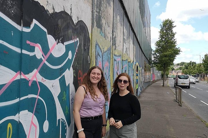 Explorez les murales et les Murs de la Paix de Belfast lors d'une visite privée en taxi avec un guide local, photo 765 | wizardtrip