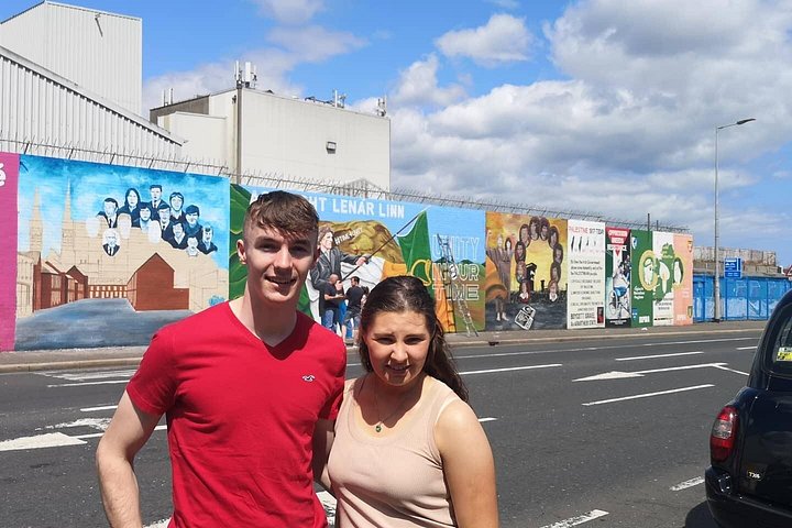 Explorez les murales et les Murs de la Paix de Belfast lors d'une visite privée en taxi avec un guide local, photo 771 | wizardtrip