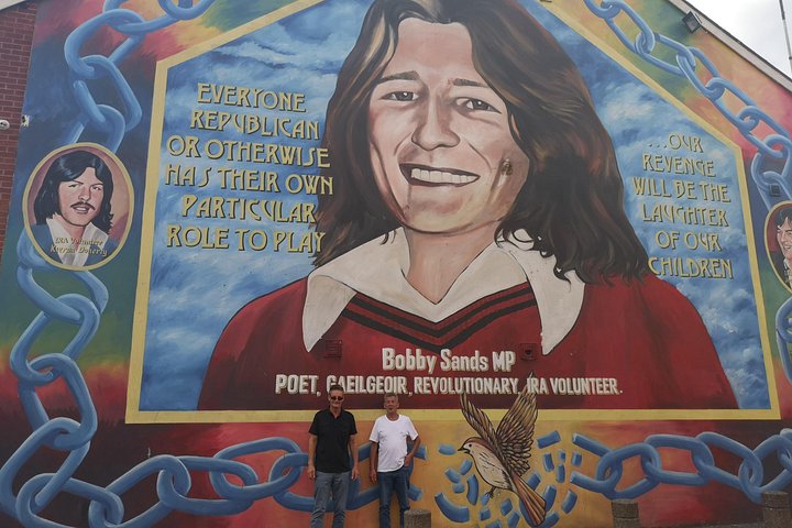 Explorez les murales et les Murs de la Paix de Belfast lors d'une visite privée en taxi avec un guide local, photo 777 | wizardtrip