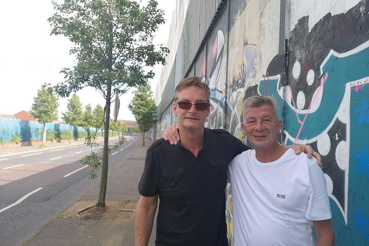 Explorez les murales et les Murs de la Paix de Belfast lors d'une visite privée en taxi avec un guide local, photo 779 | wizardtrip