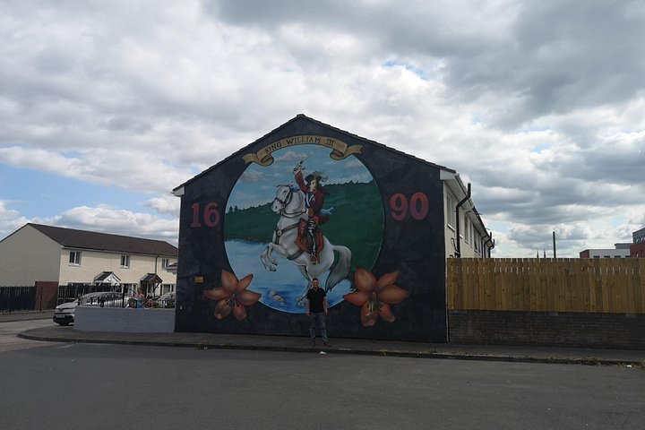 Explorez les murales et les Murs de la Paix de Belfast lors d'une visite privée en taxi avec un guide local, photo 781 | wizardtrip