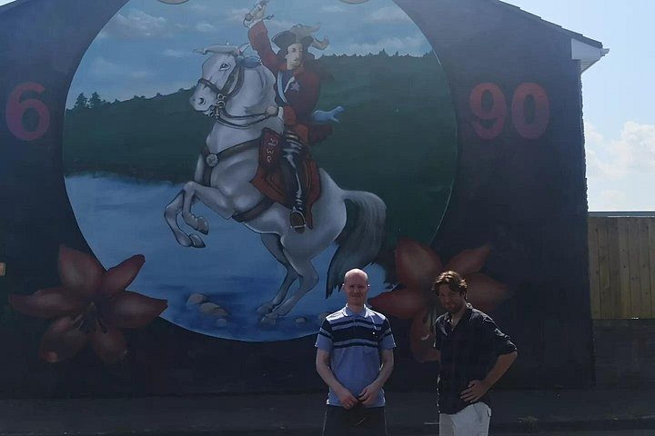 Explorez les murales et les Murs de la Paix de Belfast lors d'une visite privée en taxi avec un guide local, photo 808 | wizardtrip