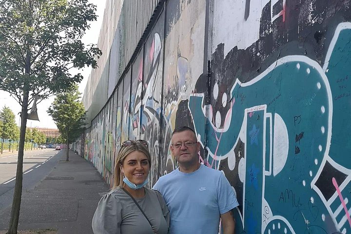 Explorez les murales et les Murs de la Paix de Belfast lors d'une visite privée en taxi avec un guide local, photo 817 | wizardtrip