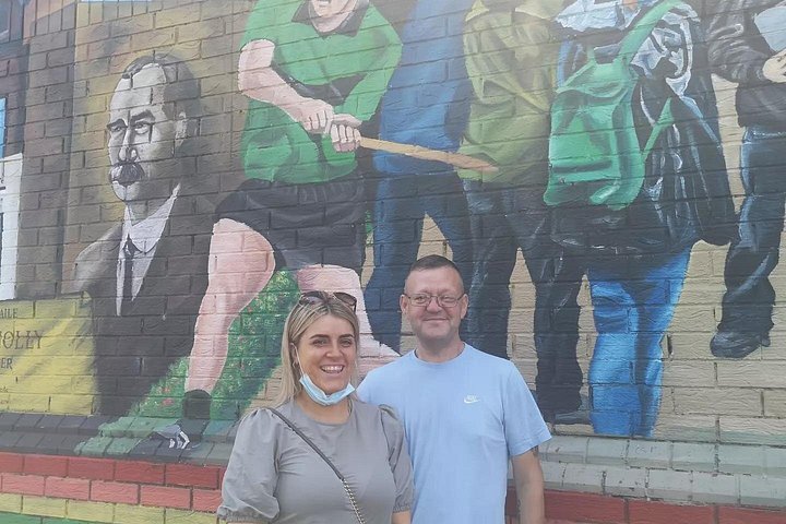 Explorez les murales et les Murs de la Paix de Belfast lors d'une visite privée en taxi avec un guide local, photo 819 | wizardtrip
