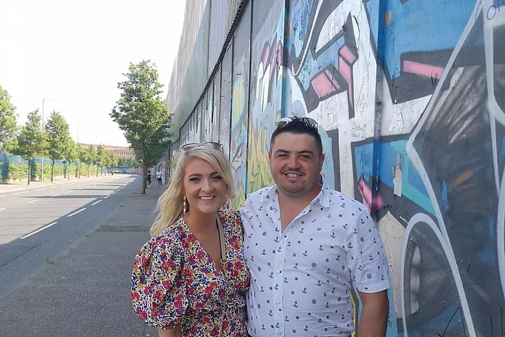Explorez les murales et les Murs de la Paix de Belfast lors d'une visite privée en taxi avec un guide local, photo 836 | wizardtrip