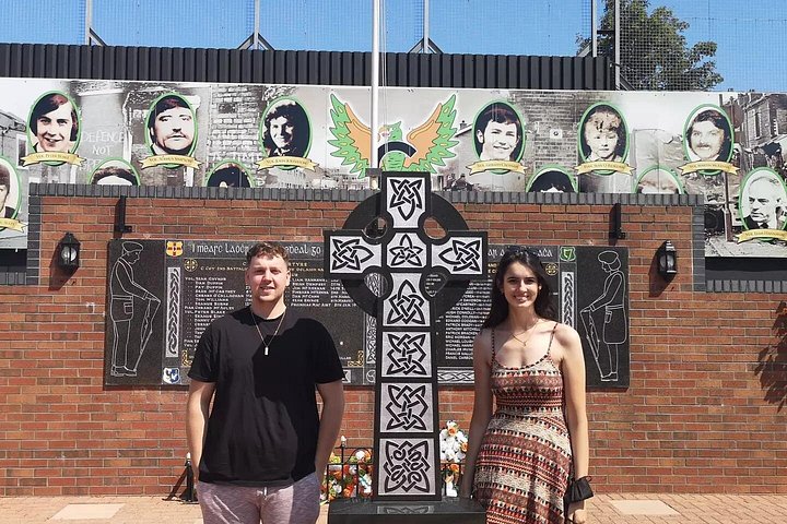 Explorez les murales et les Murs de la Paix de Belfast lors d'une visite privée en taxi avec un guide local, photo 838 | wizardtrip