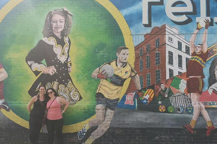 Explorez les murales et les Murs de la Paix de Belfast lors d'une visite privée en taxi avec un guide local, photo 849 | wizardtrip