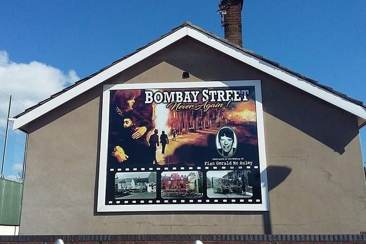 Explorez les murales et les Murs de la Paix de Belfast lors d'une visite privée en taxi avec un guide local, photo 85 | wizardtrip