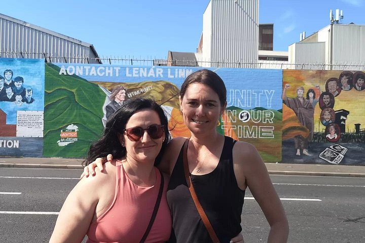 Explorez les murales et les Murs de la Paix de Belfast lors d'une visite privée en taxi avec un guide local, photo 853 | wizardtrip