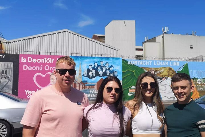 Explorez les murales et les Murs de la Paix de Belfast lors d'une visite privée en taxi avec un guide local, photo 857 | wizardtrip