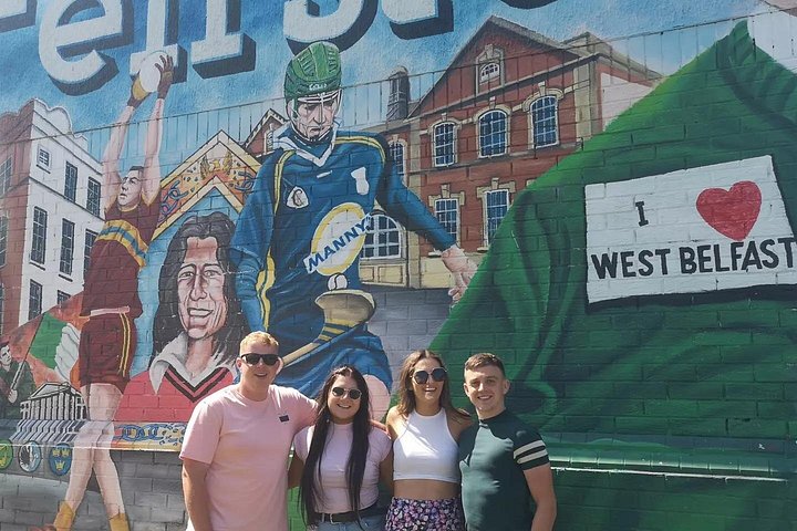 Explorez les murales et les Murs de la Paix de Belfast lors d'une visite privée en taxi avec un guide local, photo 858 | wizardtrip