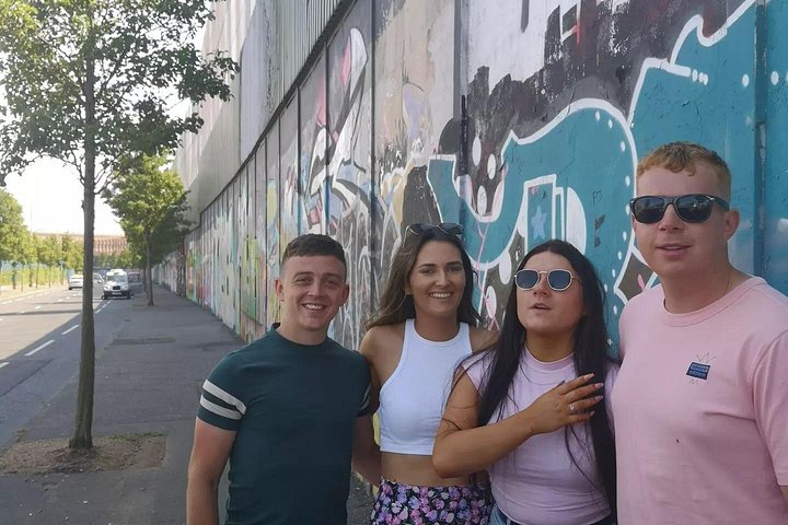 Explorez les murales et les Murs de la Paix de Belfast lors d'une visite privée en taxi avec un guide local, photo 859 | wizardtrip